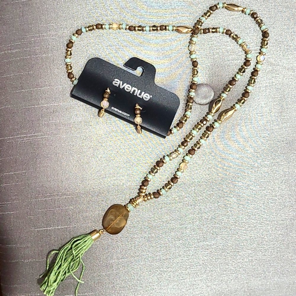 3/$18 Avenue Tassel Necklace and Earrings Set - NEW Lot 474